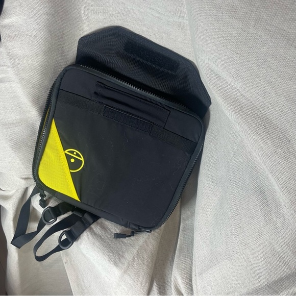 The North Face Black and Yellow ski bag for downhill - Picture 4 of 5